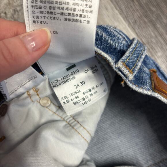 Levis 501 Light Wash Blue Womens 26x24 Distressed Button Fly Denim Jeans Red Tab - Picture 5 of 12